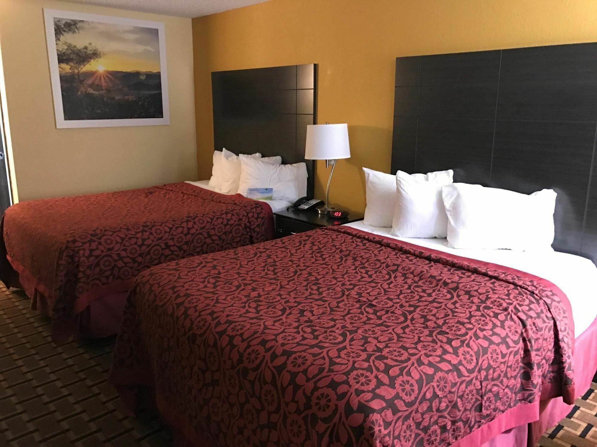 Days Inn By Wyndham Carthage Kültér fotó